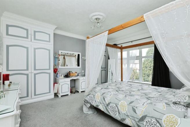 4 bed Semi-Detached for sale Image 8