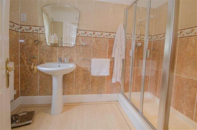 EN SUITE