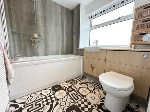 FAMILY BATHROOM