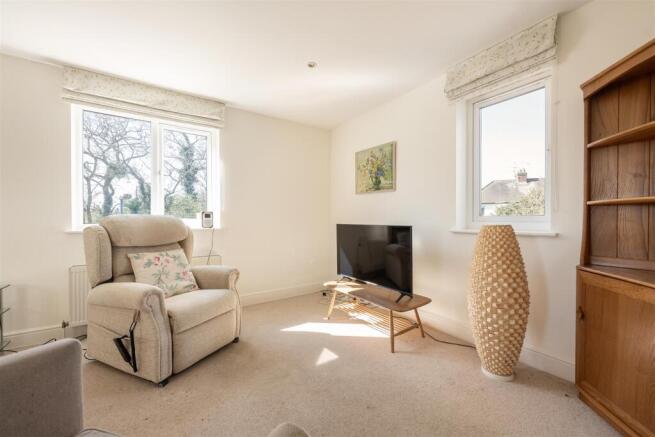 Lime Tree Close, E18