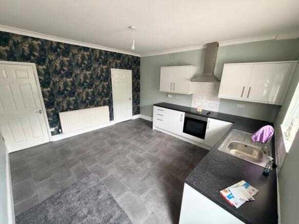 4 bed Terraced to rent Image 3