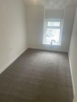 Front bedroom 2