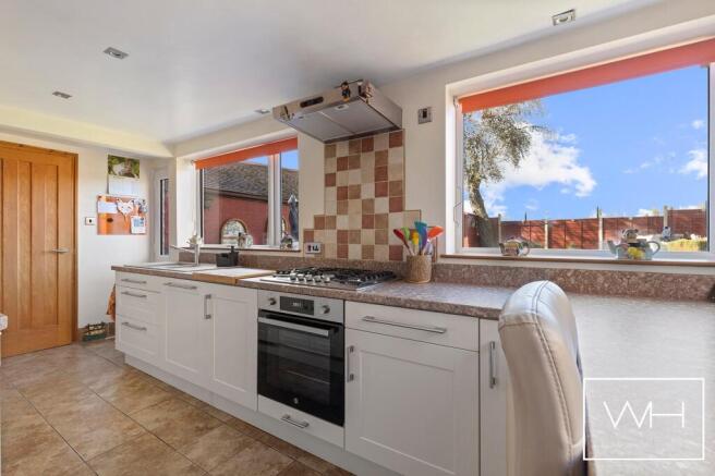 4 bed Detached for sale Image 12