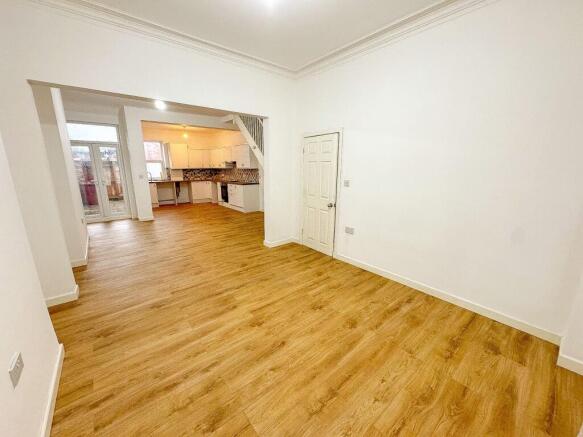 OPEN PLAN LOUNGE