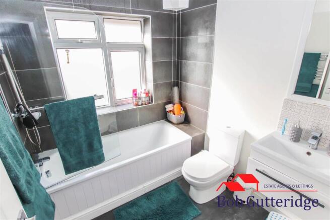 FIRST FLOOR BATHROOM