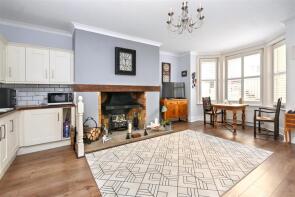 Flat 5, 8 10 Lascelles Mansions, Lascelles Terrace, Eastbourne BN21 4BJ