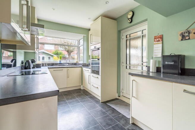4 bed Semi-Detached for sale Image 8