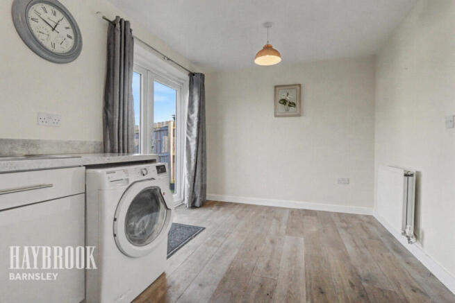 3 bed Semi-Detached for sale Image 11