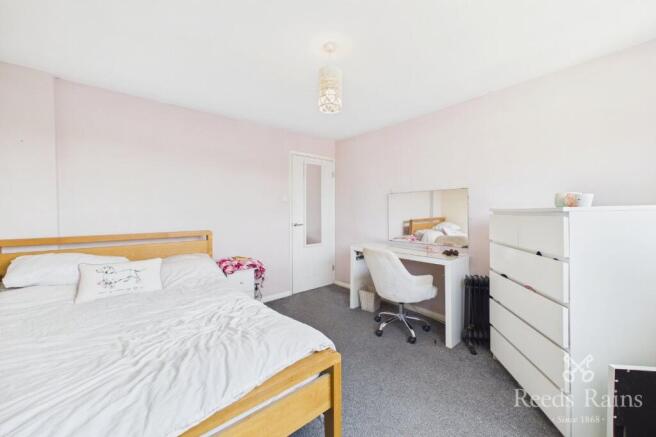 4 bed Bungalow for sale Image 11