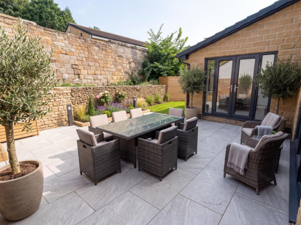 5 bed Detached for sale Image 11