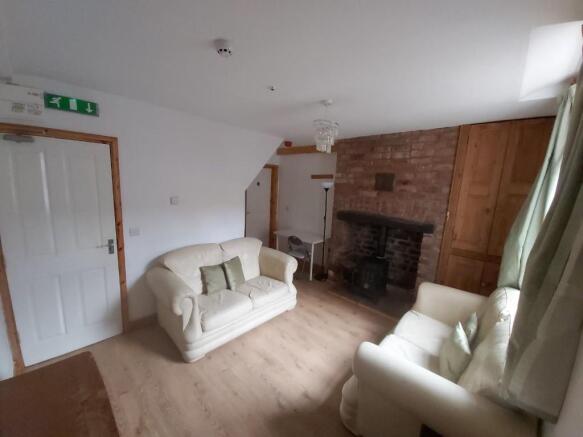 1 bed Ground Flat to rent Image 7