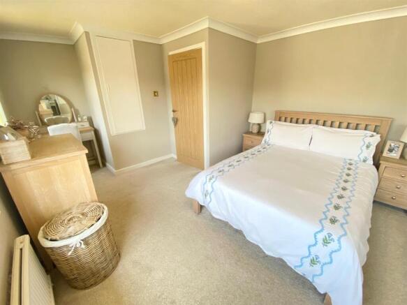 2 bed Semi-Detached for sale Image 10