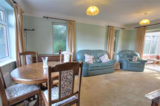 Sitting/Dining Room: