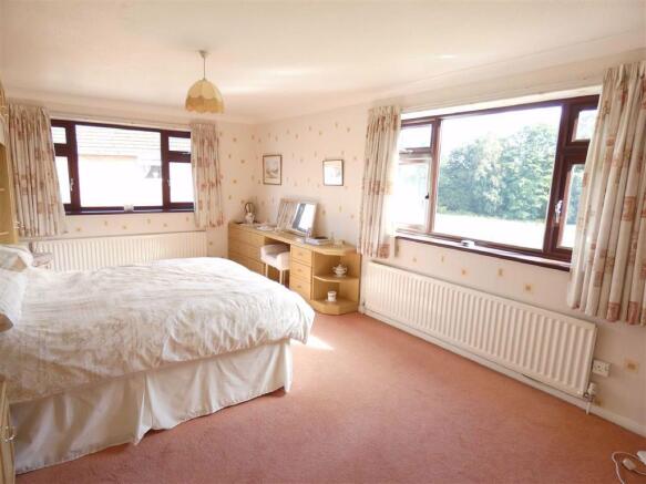 MAIN BEDROOM