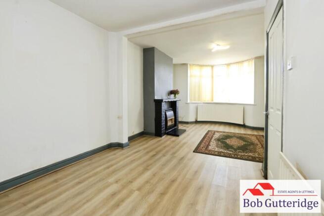 LOUNGE / DINING ROOM