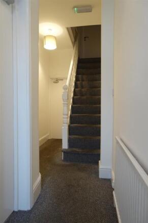 6 bed House to rent Image 5