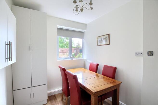 4 bed Semi-Detached for sale Image 9