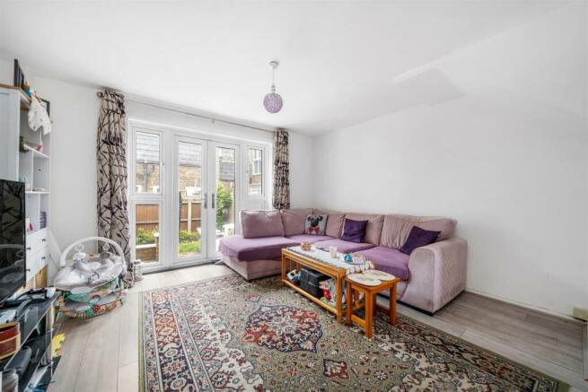 23 Beeches Close-2.JPG