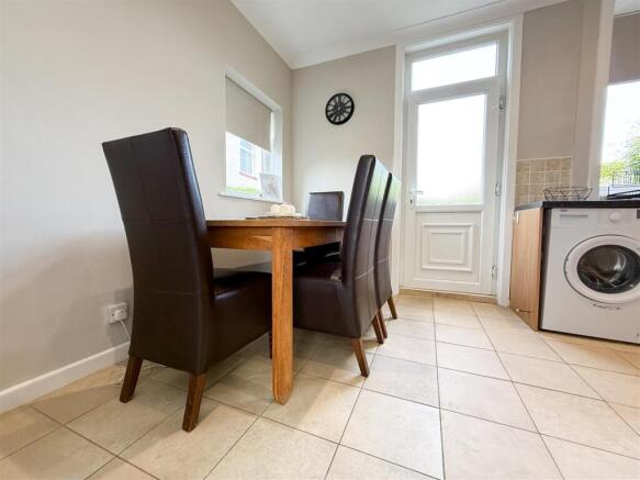 KITCHEN DINING ROOM