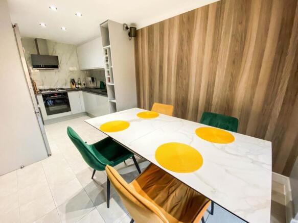 DiningKitchen.JPG