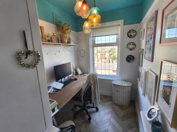 Bedroom 3/Study