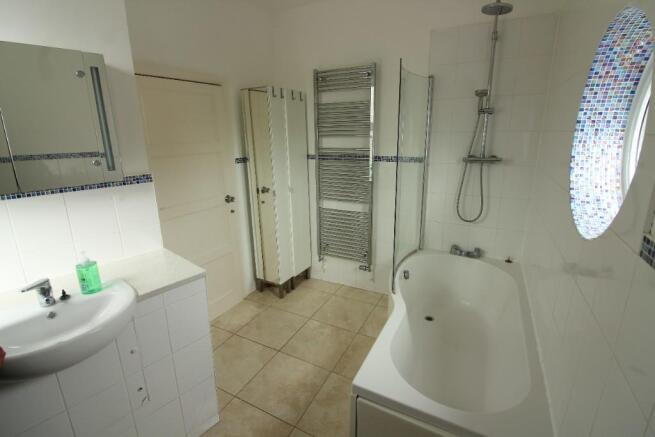 Family Bathroom 