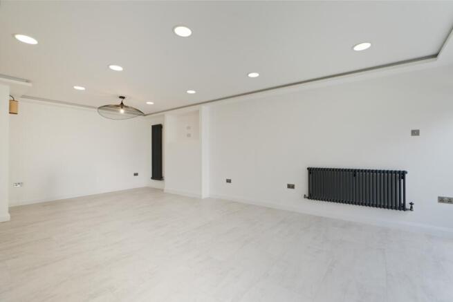 4 bed Detached to rent Image 11