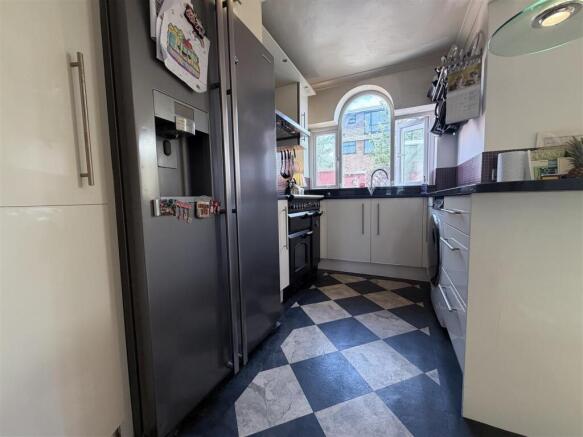 3 bed Semi-Detached for sale Image 11