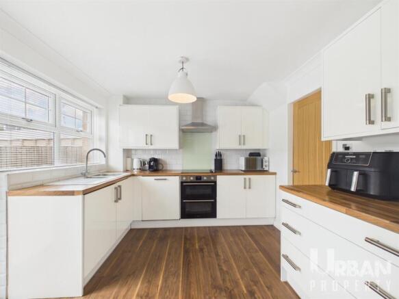 3 bed Semi-Detached for sale Image 4