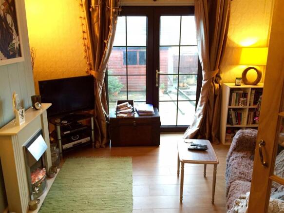 SITTING ROOM/BEDROOM