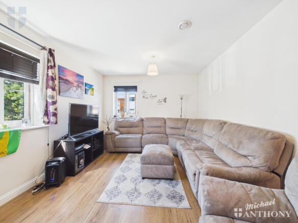 CAM03218G0-PR1137-STILL006