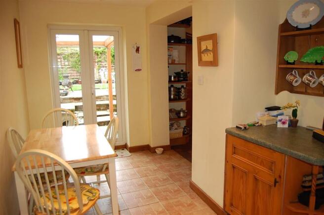 breakfast room area