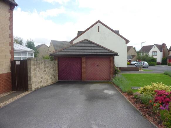 GARAGE & PARKING