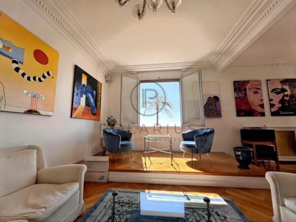 Bright and spacious living room with elegant crown