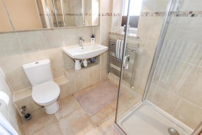 EN SUITE SHOWER ROOM