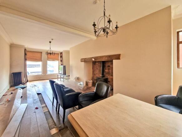 LOUNGE/DINING ROOM