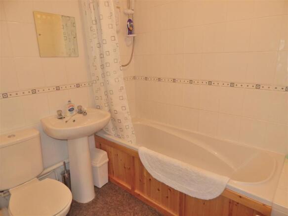 BATHROOM.JPG