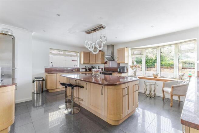 Kitchen 1.jpg
