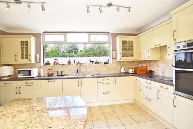 3 bed Bungalow for sale Image 7