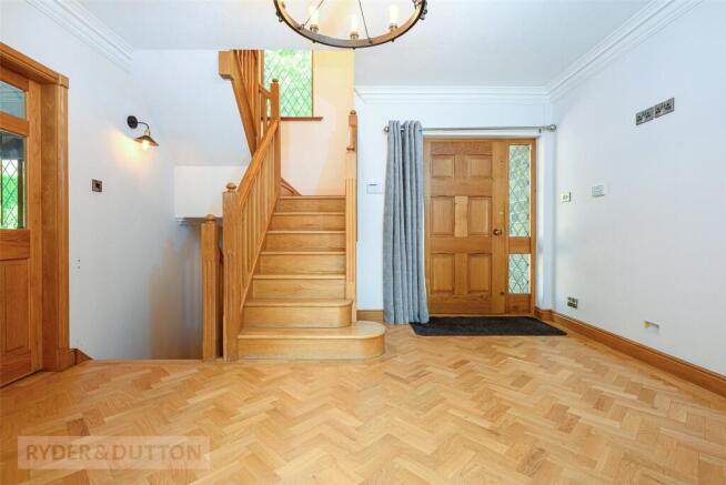 5 bed Detached for sale Image 5