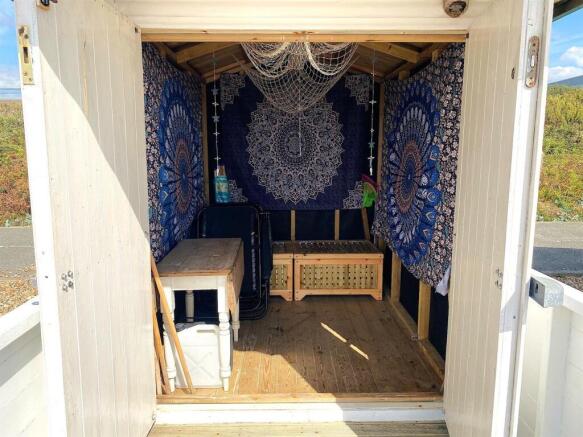 Beach Hut 40 - Internal.jpg