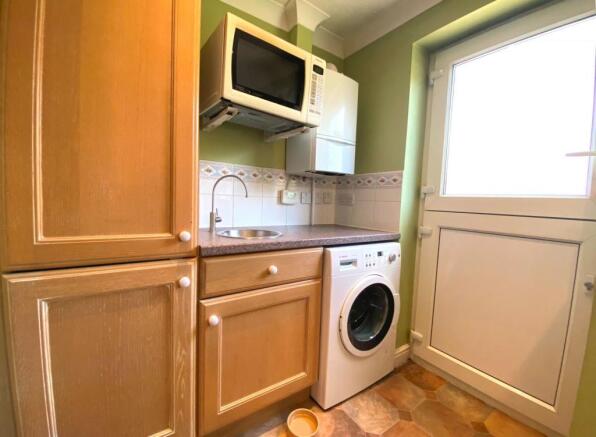 KITCHEN/DINING ROOM