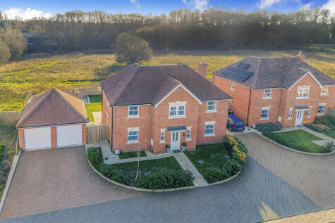Canberra Lake Way, Reading, RG10