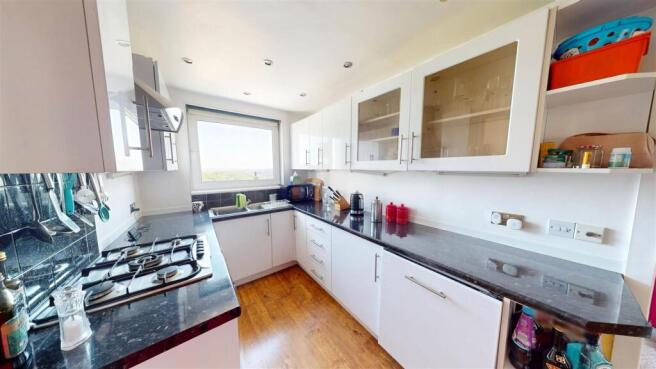 3 bed Semi-Detached for sale Image 7