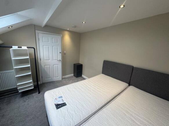 1 bed House Share to rent Image 10
