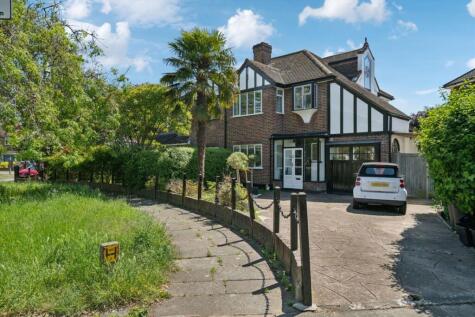 Wellesley Crescent, Strawberry Hill