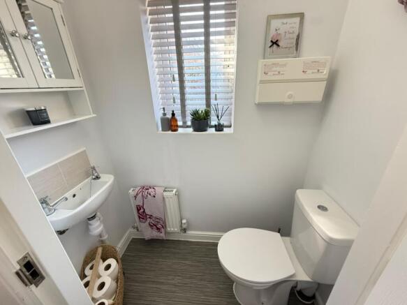 3 bed Detached to rent Image 5