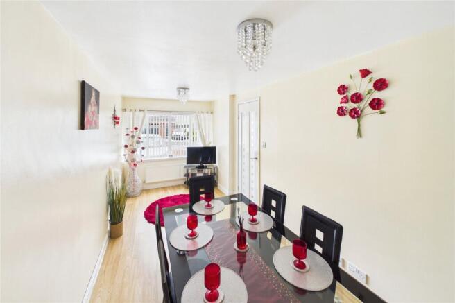 4 bed Semi-Detached for sale Image 10