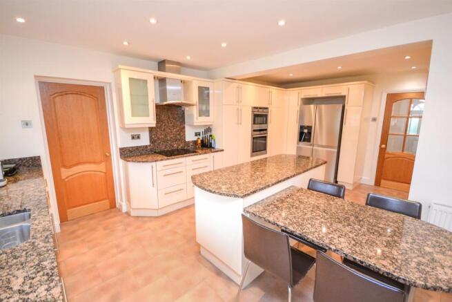 Kitchen (2).jpg