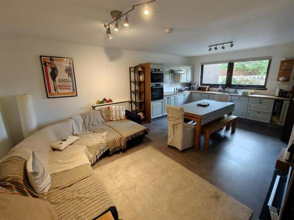 lounge kitchen.jpg